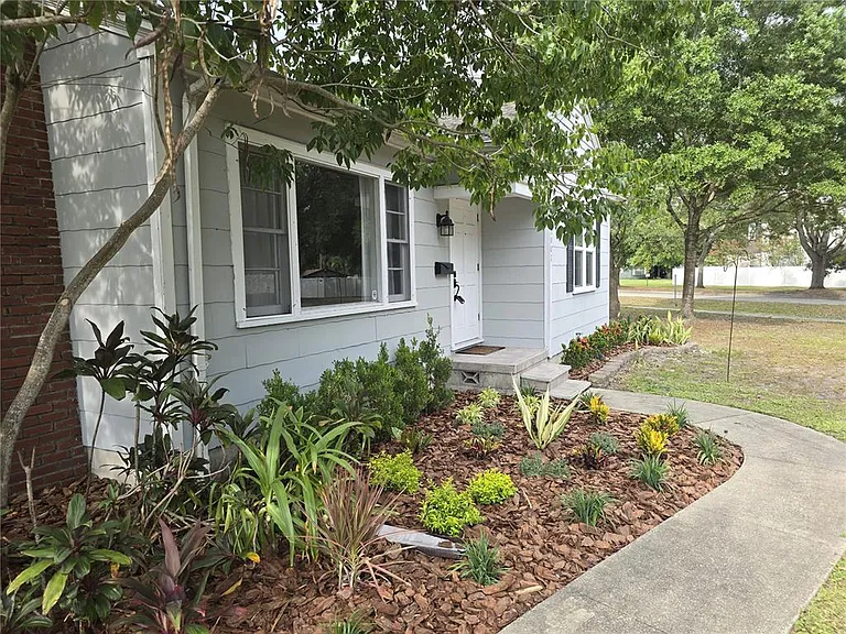 1001 W Beacon Ave — Photo 2