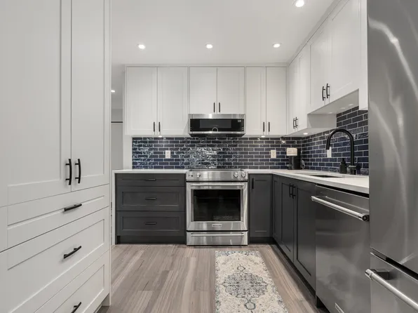825 W 15th Ave #203, Vancouver, BC V5Z 1R8