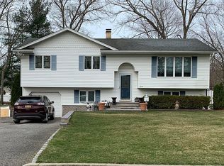 204 Northern Blvd, Saint James, NY 11780