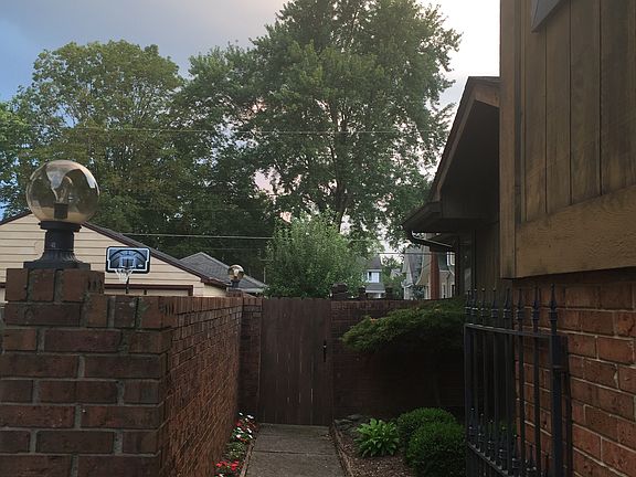 4th image of 226 Aberdeen Ave