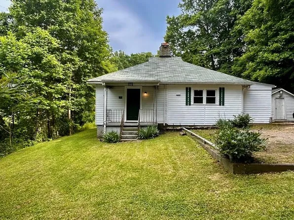 171 Pine St, Fieldale, VA 24089