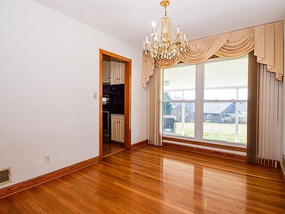 5th image of 6812 Greenway Dr