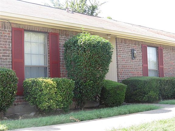3rd image of 19 E Mountain Ln
