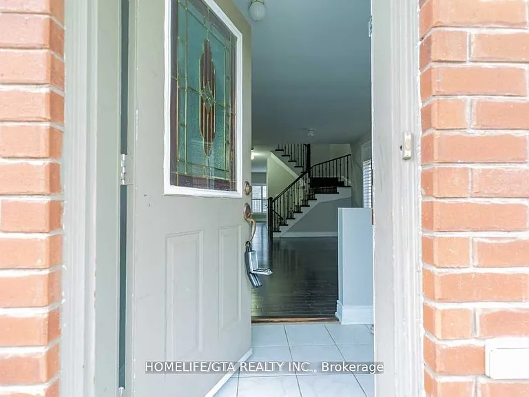154 Goldenwood Cres — Photo 3