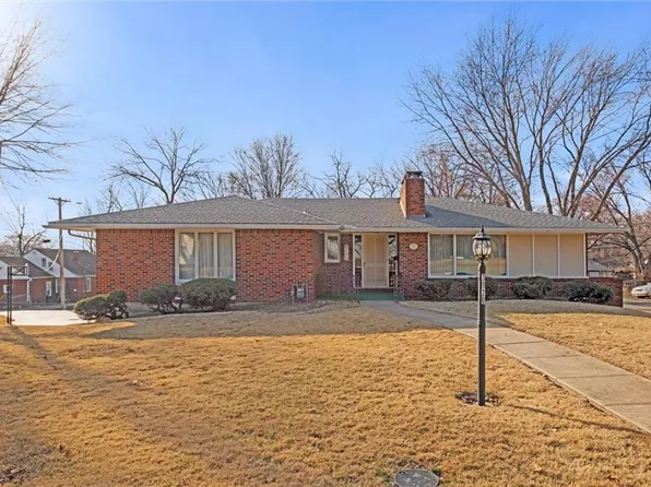 3120 W Barker Cir, Kansas City, KS 66104
