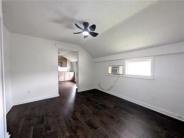 4 bed, 1125 sqft, $2,200 — Photo 3