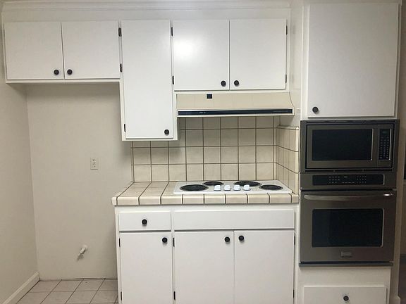 3rd image of 2041 Cumberland Dr