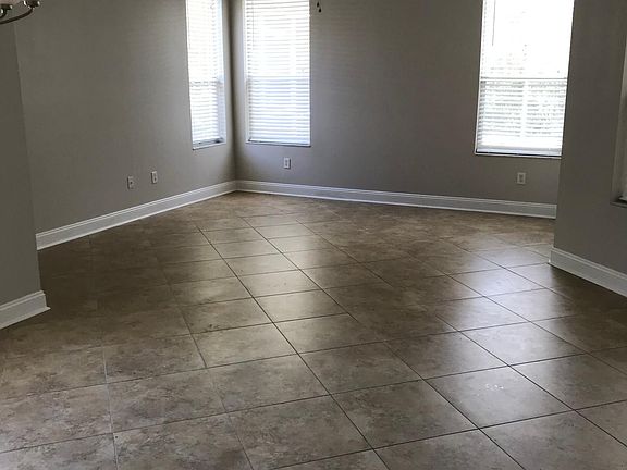 4th image of 12 Saint Andrews Ct