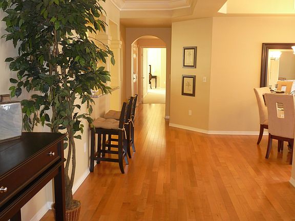 5th image of 11737 Goshen Ave APT 201