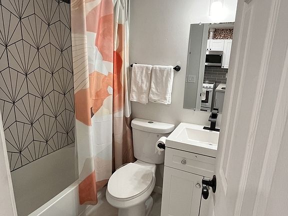 4th image of 846 N 10th Ave #7