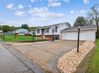 4 Collingate Dr, West Newton, PA 15089