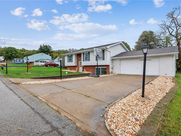 4 Collingate Dr, West Newton, PA 15089