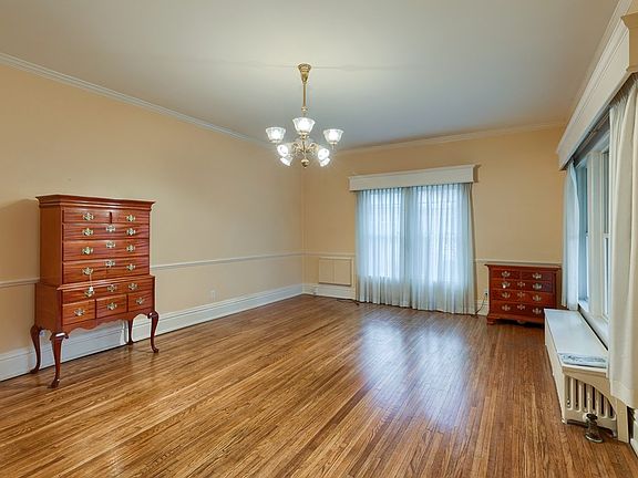 3rd image of 829 Griffith Ave