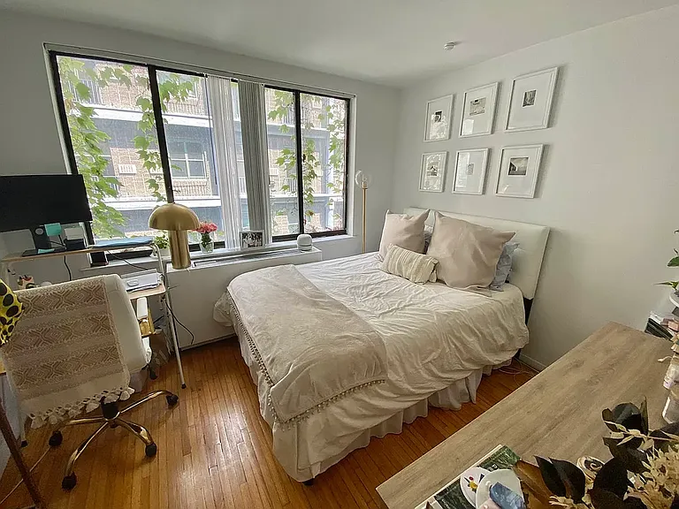 221 E 21st St #4D — Photo 4