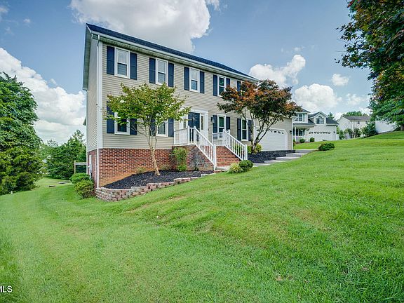 2nd image of 12 Spring Knoll Ct