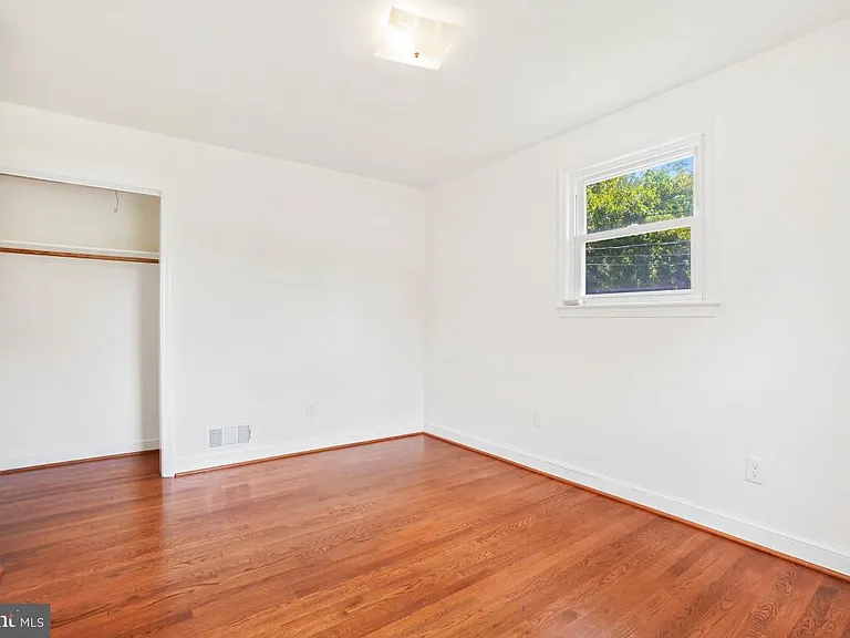 500 Derrydown Ln — Photo 15