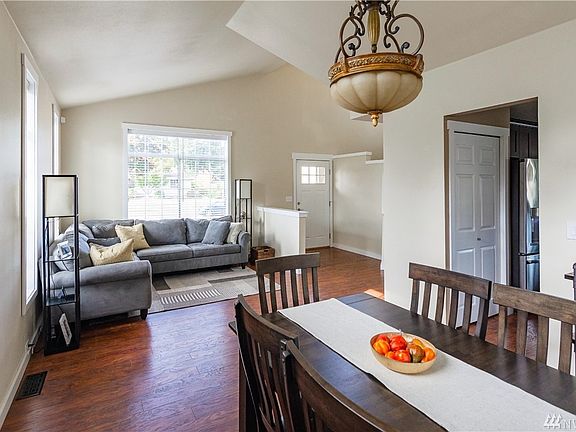 5th image of 9309 Vancouver Dr SE