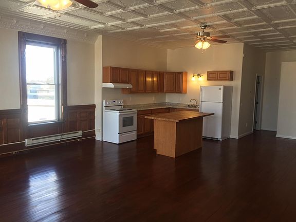 4th image of 124 S Main St APT 3A