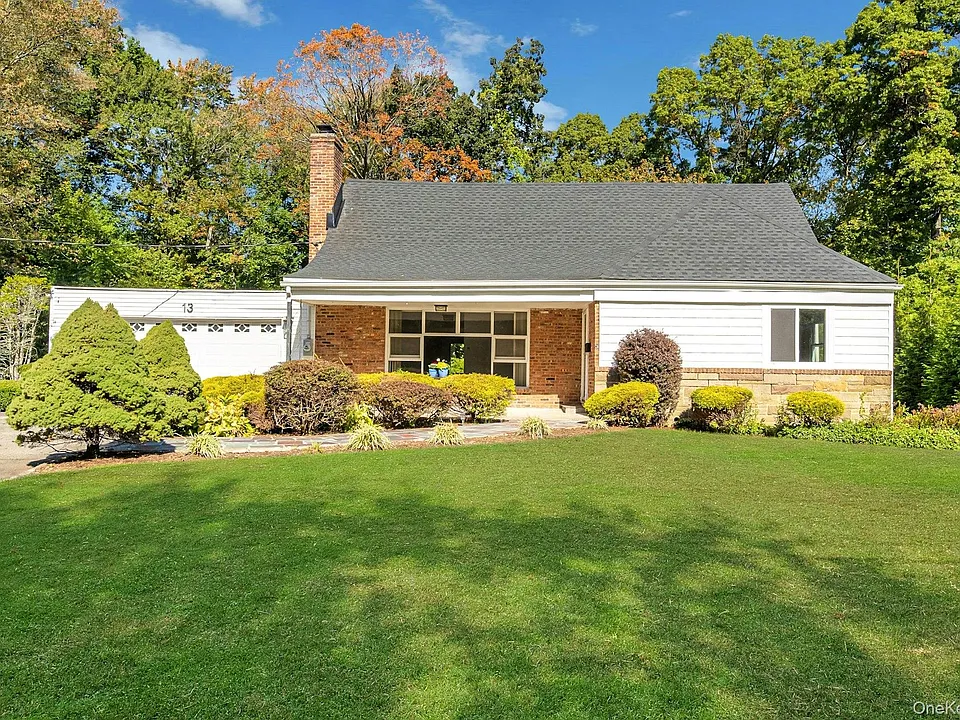 13 Colonial Rd