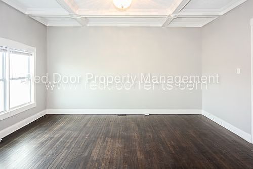 4th image of 555 E 34th St
