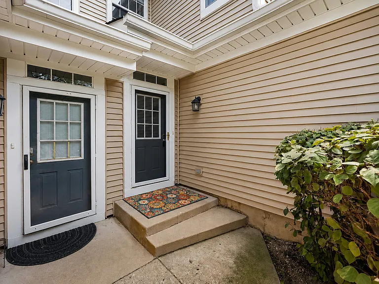 1462 Division Ct — Photo 2