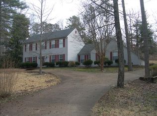 137 N Oakwood Dr, Selmer, TN 38375
