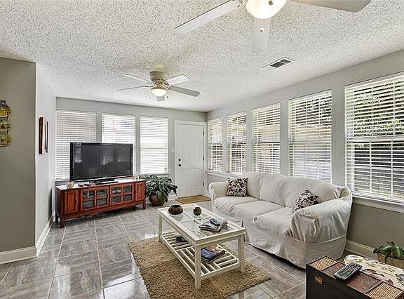 5th image of 387 E Essex Dr