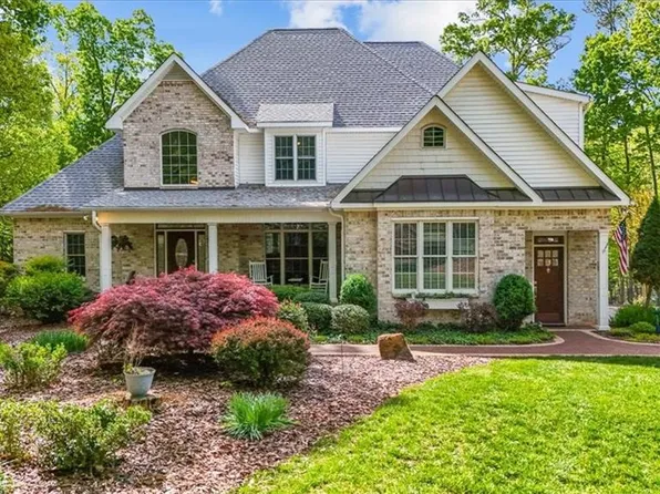 135 Harbor Dr W, Lexington, NC 27292