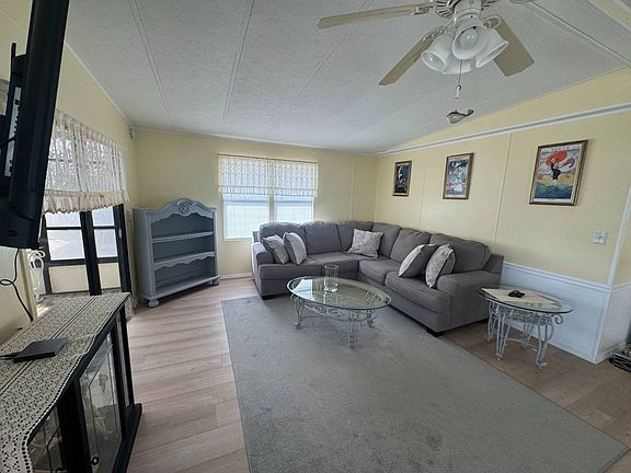 3rd image of 10801 Jamaica Blvd