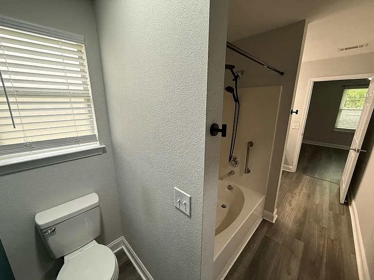 1046 Simpson St — Photo 18