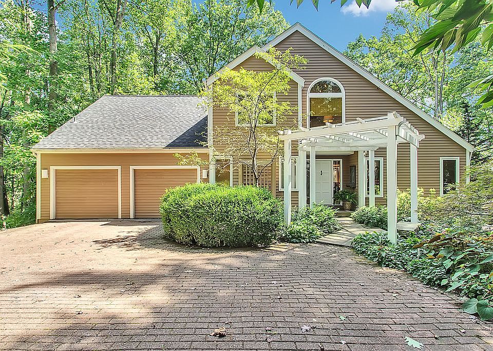 1st image of 113 Dogwood Ln