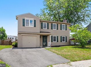 6 Kingswood Dr, Mechanicsburg, PA 17055
