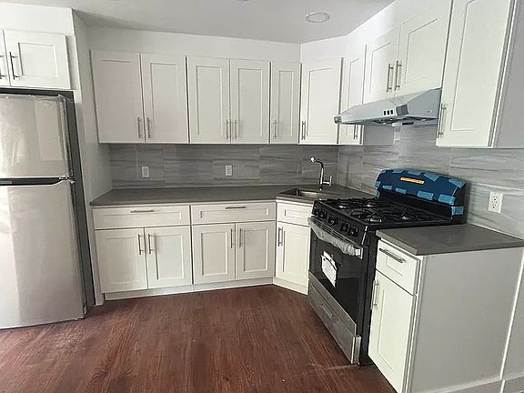 4th image of 2350 W 11th St #101