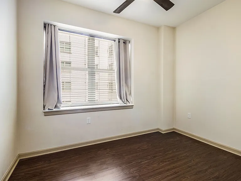 Strathmore Apartments — Photo 9