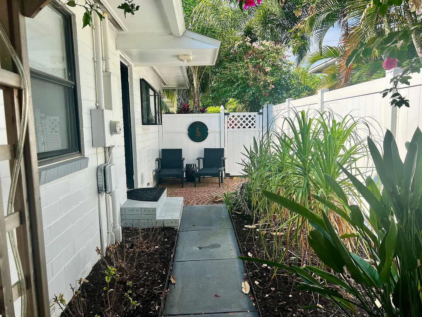 Fully Furnished 2/2 Old Ne Bungalow - Lease Term Through December 2026 — Photo 4