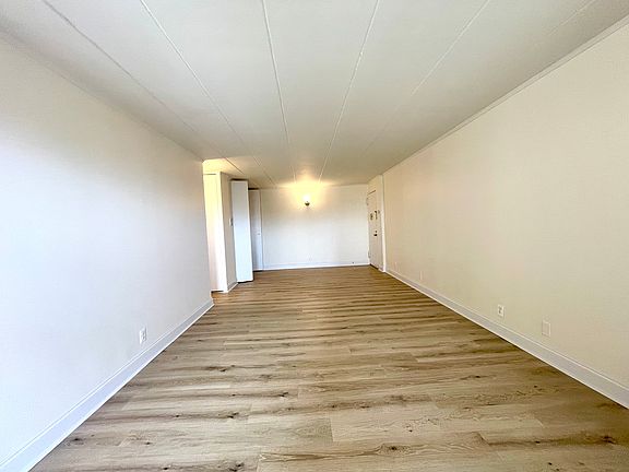 4th image of 32 Park Ave #7C1