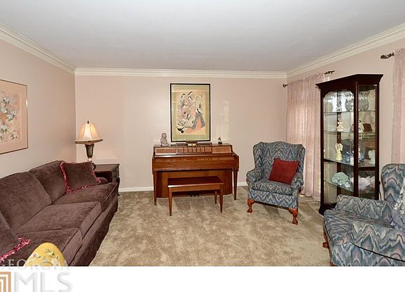 4th image of 836 Foxfire Dr