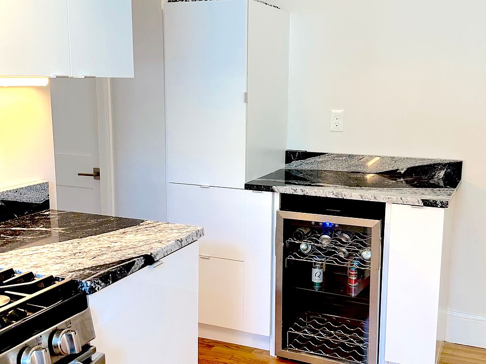 Kitchen with Wine cooler/mini fridge