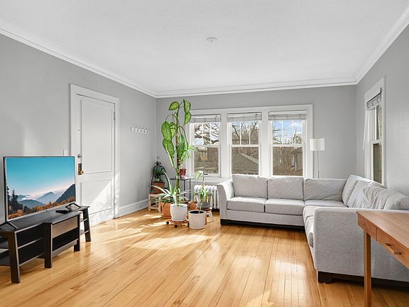3rd image of 3542 Garfield Ave APT 4