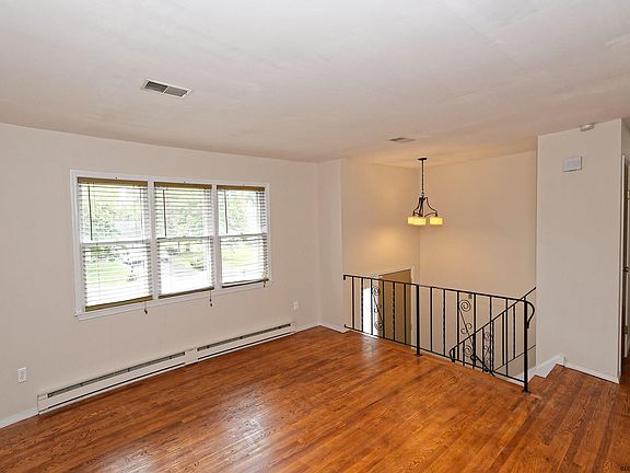 2nd image of 10 Cedarwood Dr