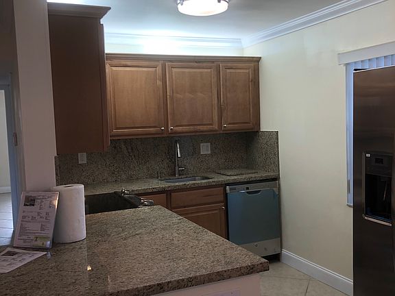 2nd image of 771 Burgundy St #Q