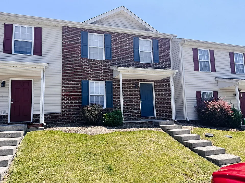 110 Charleston Ln