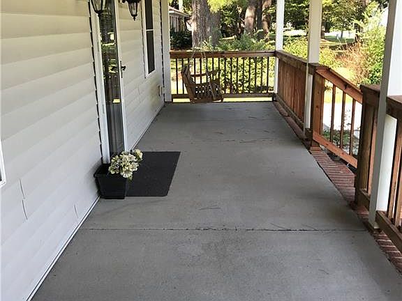 4th image of 848 E Magnolia Ave