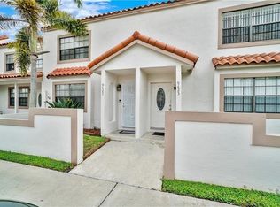 9425 NW 42nd St, Sunrise, FL 33351