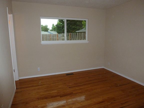 3rd image of 1284 NE Lilac Ct