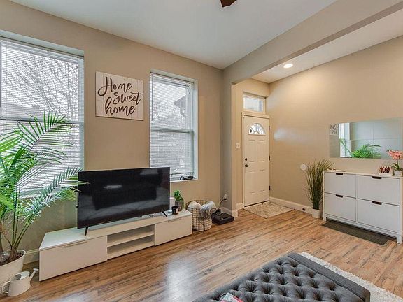 3rd image of 4555 Oakland Ave #2