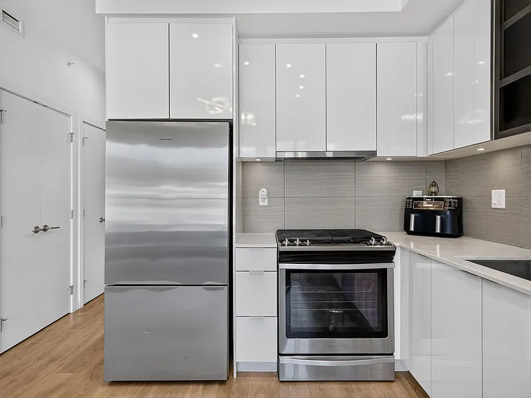 725 Marine Dr #50 — Photo 4