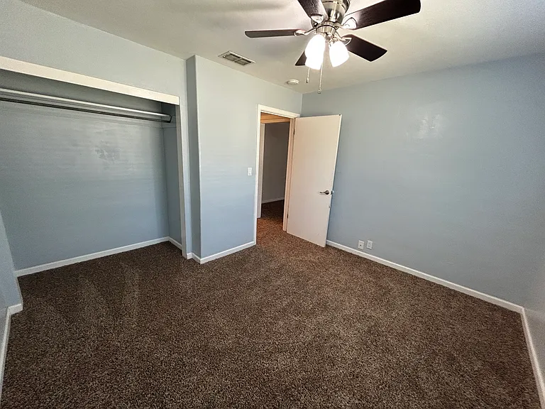 Fairview Ave — Photo 24