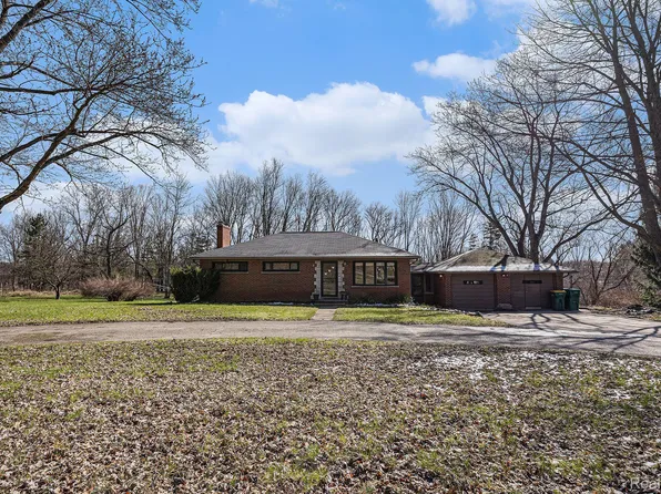 2289 Adams Rd, Oakland, MI 48363