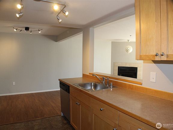 5th image of 1522 NE 175th Street #200